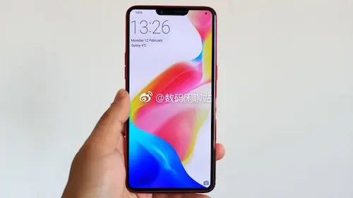OnePlus 6 svelato da una foto di OPPO R15?
