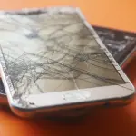 Vetro rotto telefono: costi e opzioni 2026