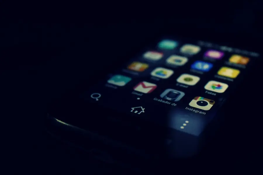Tema scuro Android: occhi e batteria a confronto