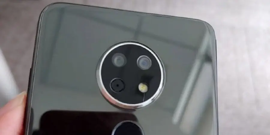 Nuovo smartphone Nokia: prime foto con fotocamera e notch