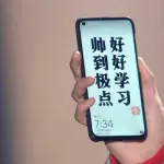 Huawei Nova 4: prime immagini dello smartphone con il buco